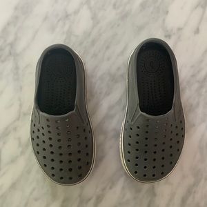 Native Shoes - Size 9